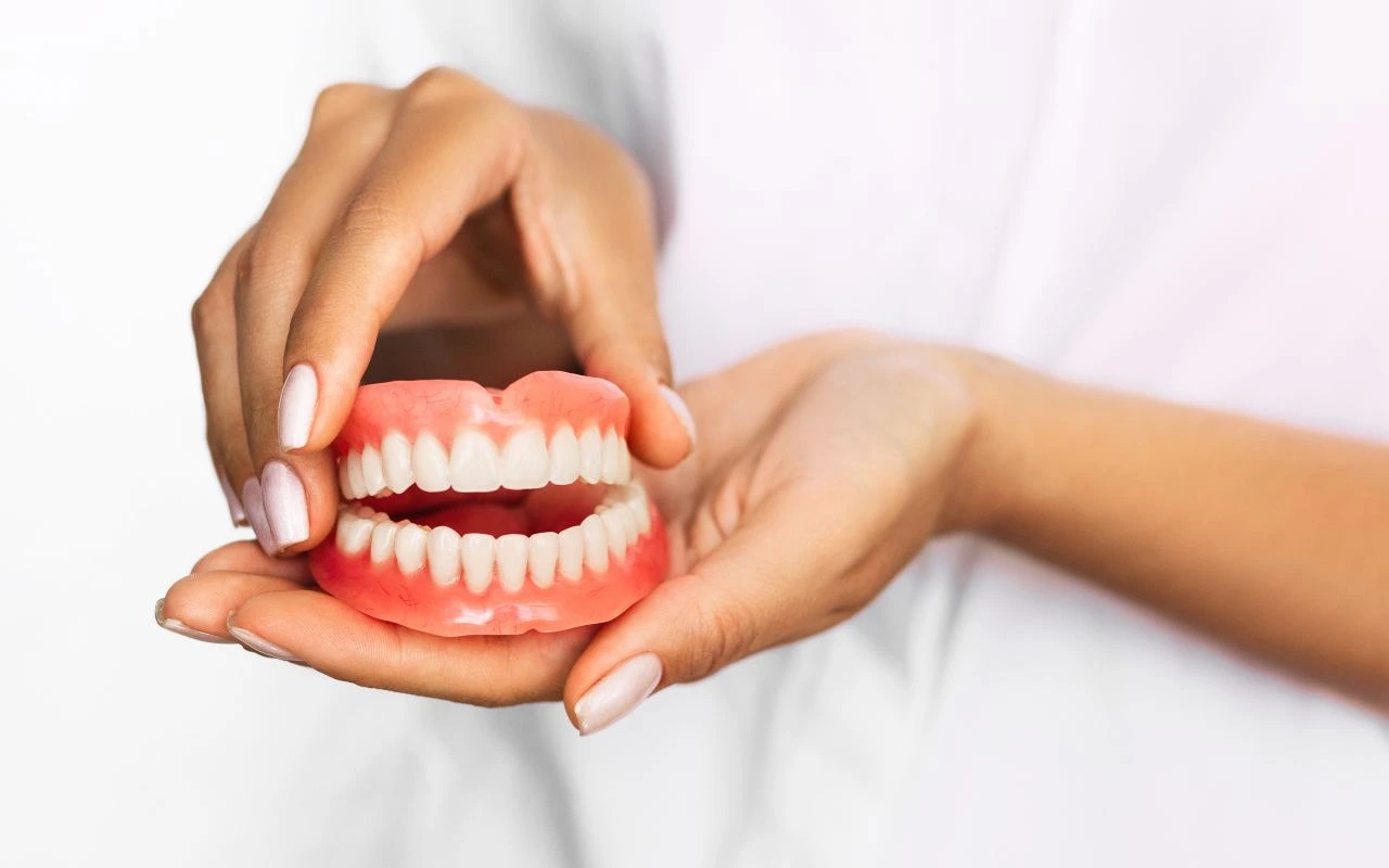 O que leva à perda de dentes e que soluções existem?